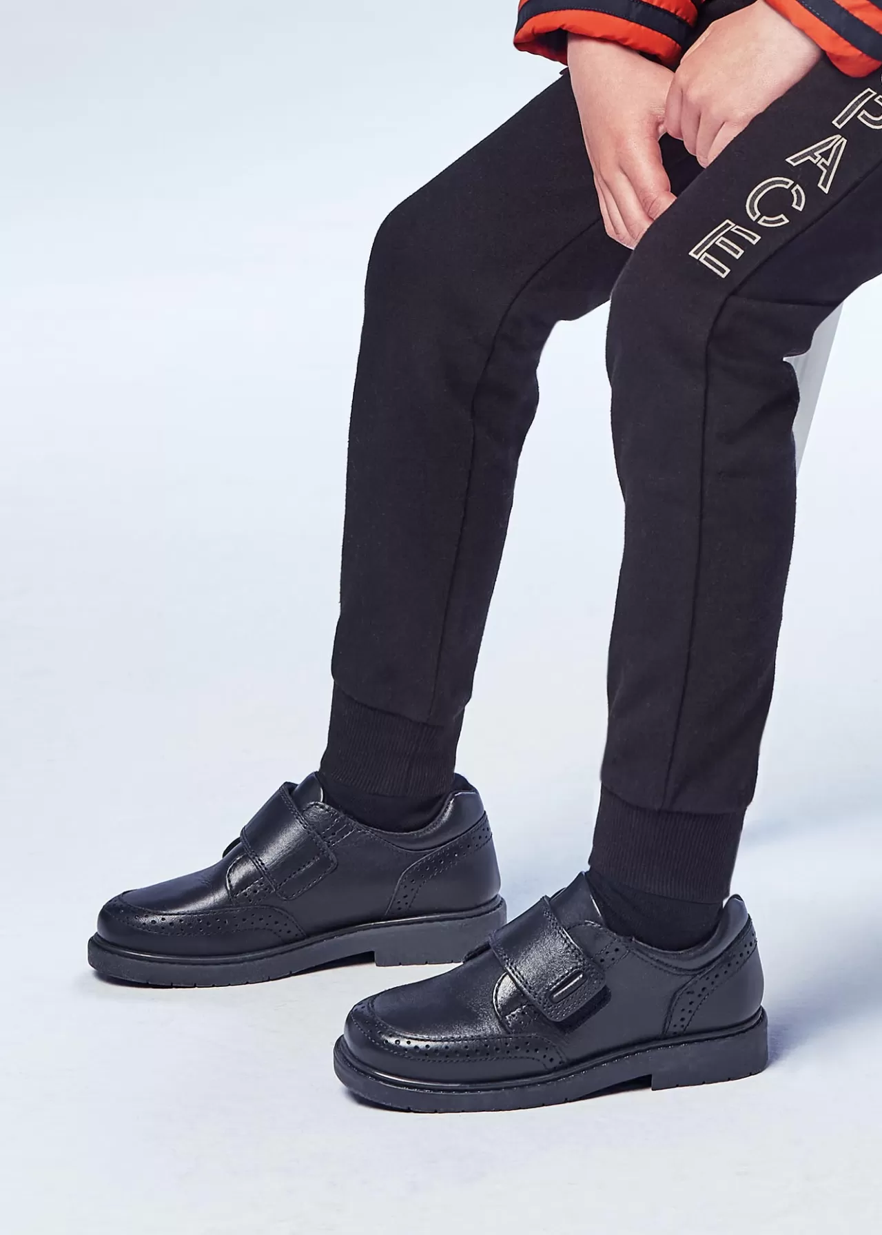 Shop Mayoral Buty sportowe szkolne ze skóry dla chłopca Granatowy