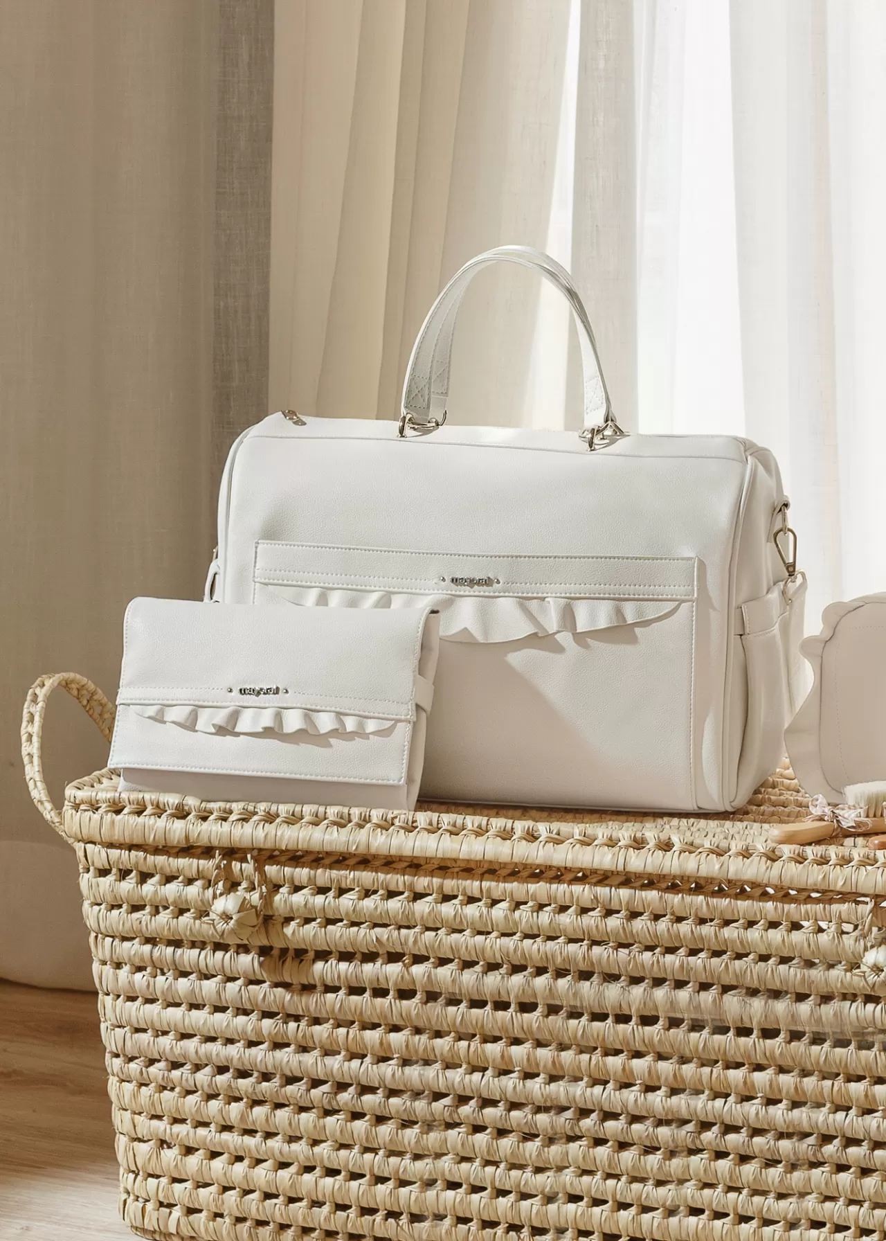Shop Mayoral Torba dla mamy z falbanką Śmietankowy